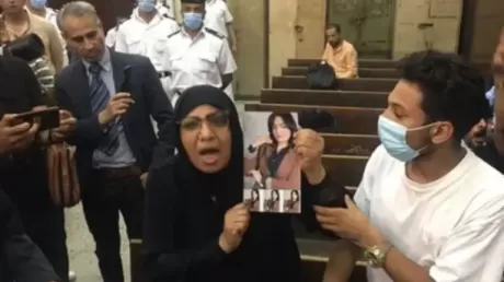 المحكمة تضع والدة شيماء جمال في قفص الاحتجاز لهذا السبب